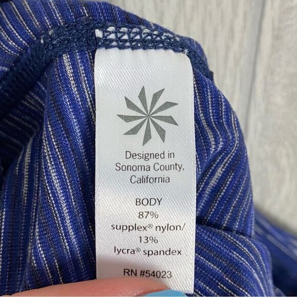 Athleta | Blue Striped Chaturanga Energy Capri Leggings Size XS - Picture 8 of 9
